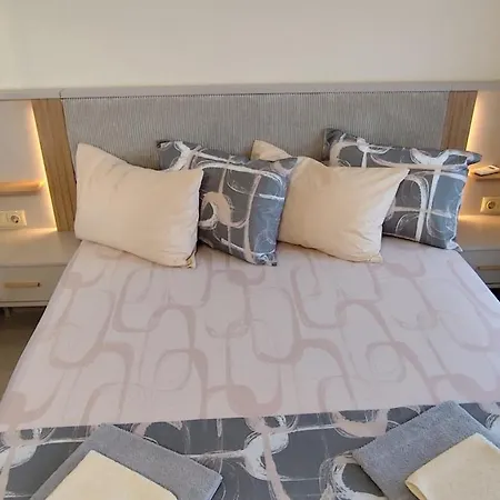 Apartment Skyline Sea View - център златни пясъци, първа линия *