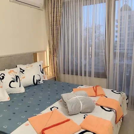 Skyline Sea View - център златни пясъци, първа линия Апартамент *