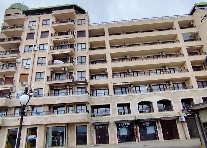 Skyline Sea View - център златни пясъци, първа линия Apartman *