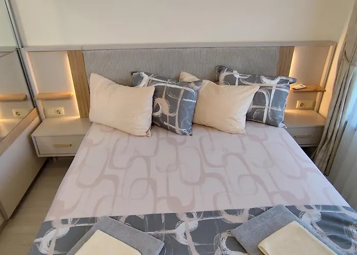 Apartamento Skyline Sea View - център златни пясъци, първа линия *